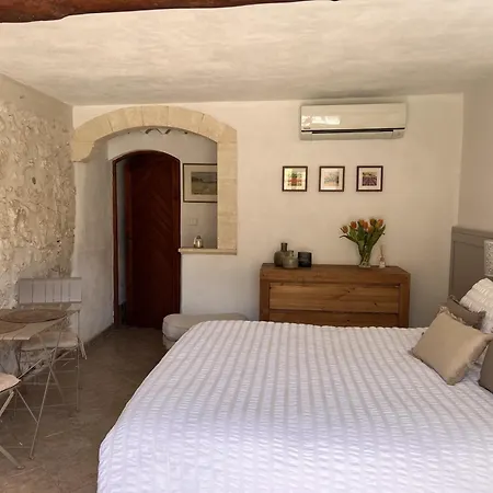 Mas D'auseu Bed & Breakfast Cavaillon